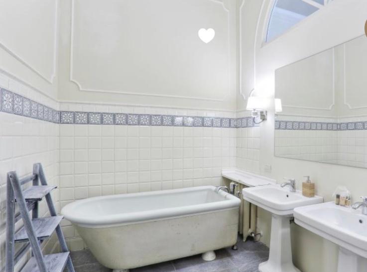 Appartamento 4bdrm Elegant Apartm In Private Estate, Shared Swimmingpool, Maze Garden *